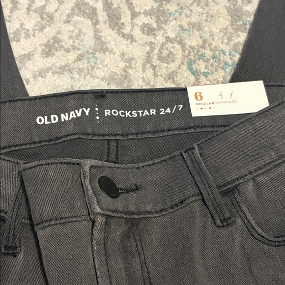 Old Navy • Rockstar 24/7 Super Skinny Jeans - Picture 5 of 8